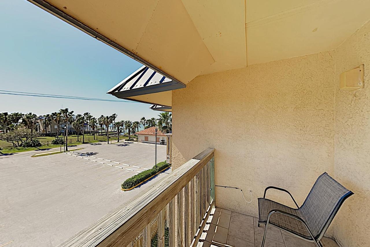 New Listing! Bay-View Condo With Pool, Walk To Beach Condo South Padre Island Exterior photo